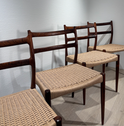 Sæt af 4 Søren Ladefoged spisestuestole – restaureret med nyt planflet